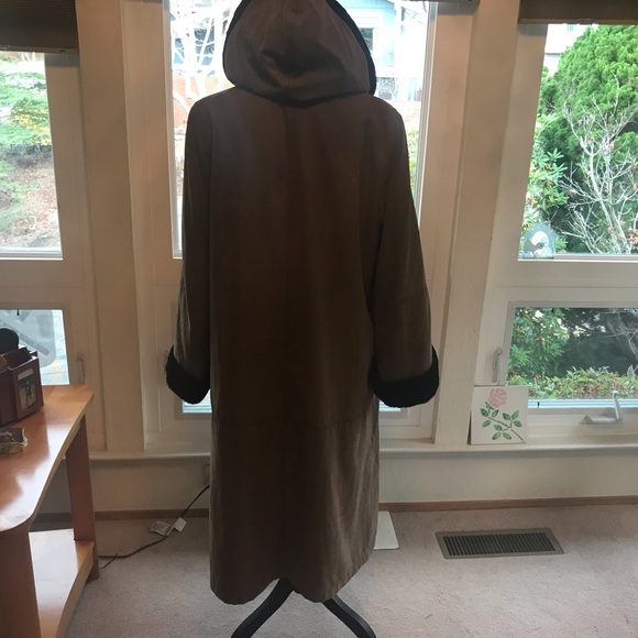 Plush Warm Brown Hooded Jacket Reasonable offers👍 - Picture 9 of 16